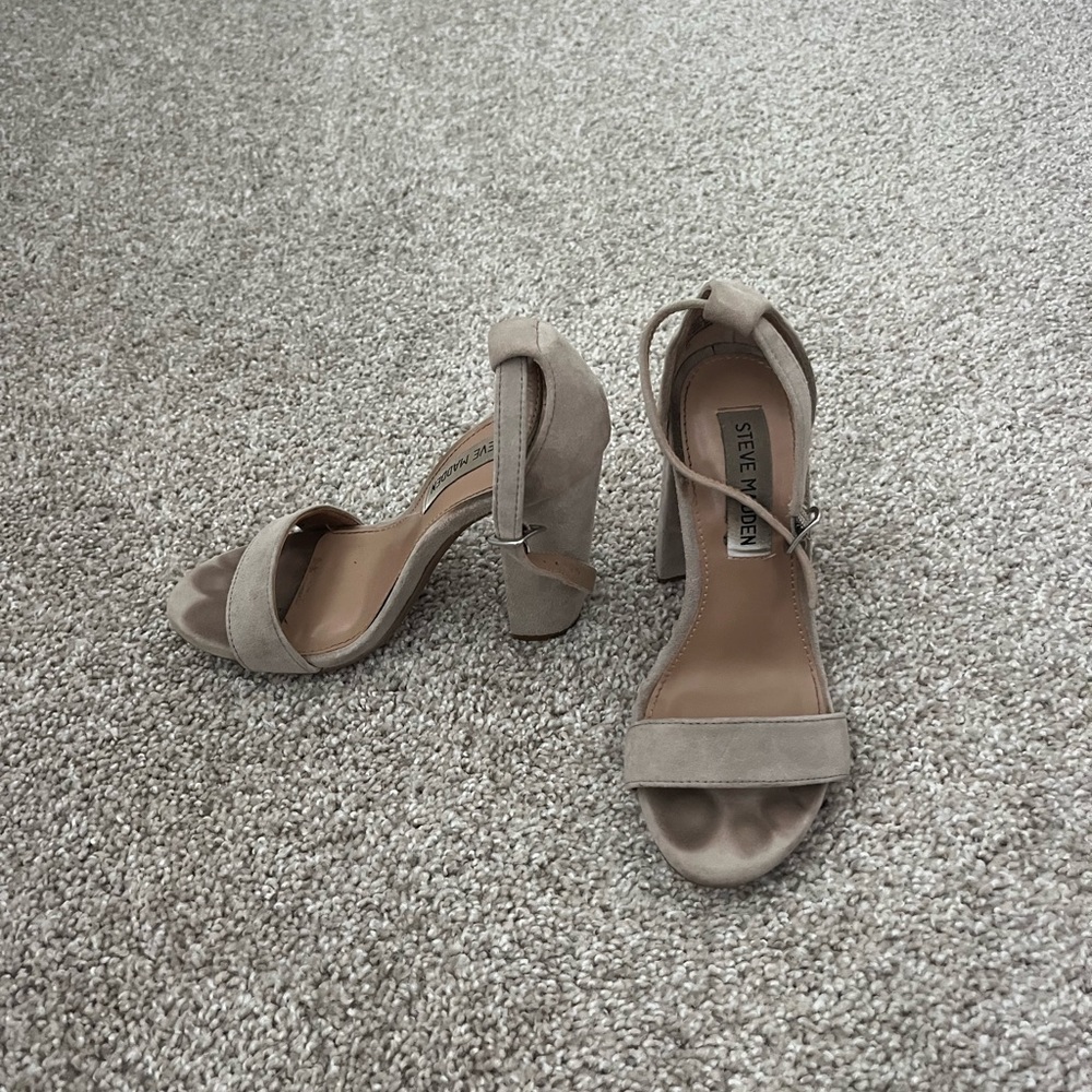 STEVE MADDEN suede block heel in bone